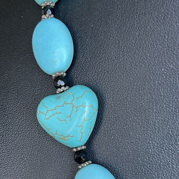 Southwestern Style Heart Shaped Howlite Turquoise Blue Color Beaded Necklace 19” - Picture 5 of 6